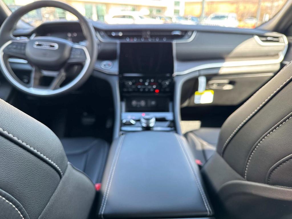 new 2025 Jeep Grand Cherokee car, priced at $51,099