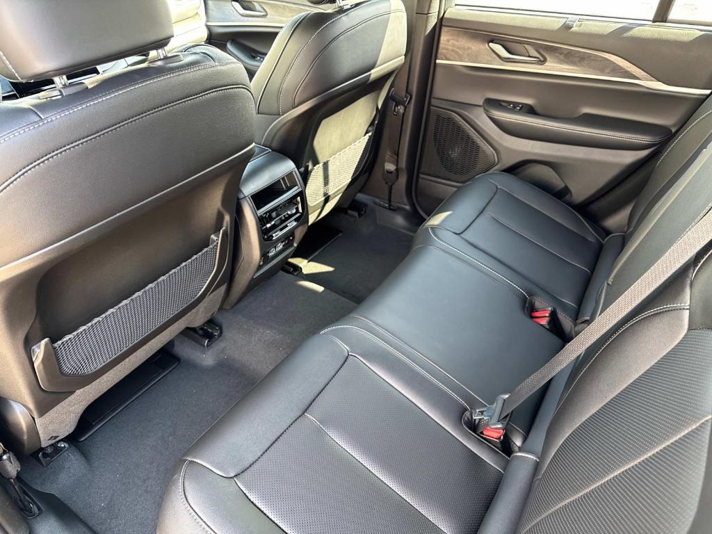 new 2025 Jeep Grand Cherokee car, priced at $52,596