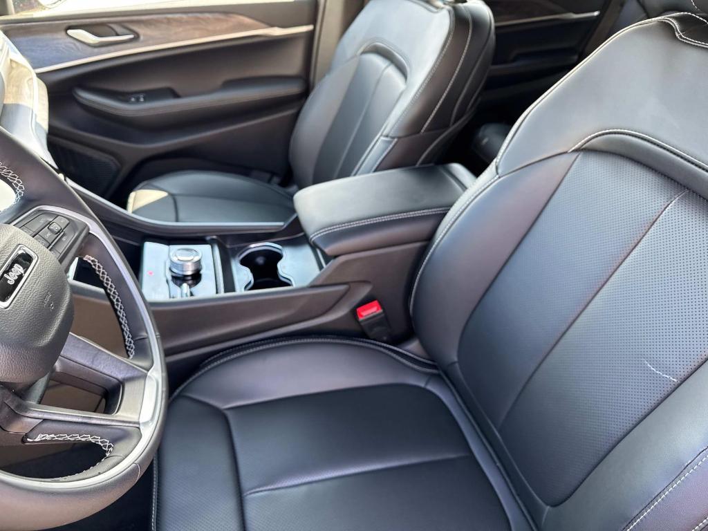 new 2025 Jeep Grand Cherokee car, priced at $52,596
