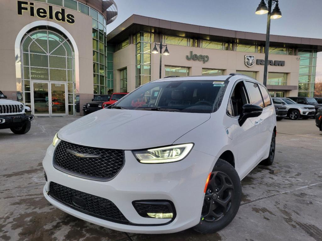 new 2025 Chrysler Pacifica Hybrid car, priced at $50,414