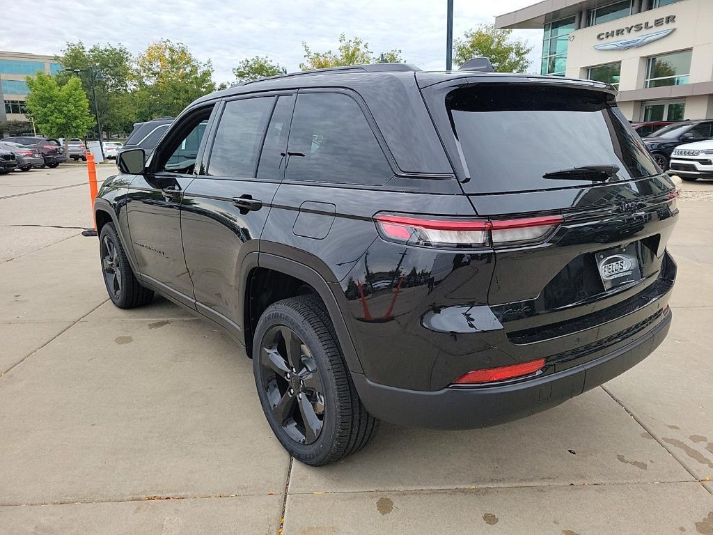 new 2025 Jeep Grand Cherokee car, priced at $43,975