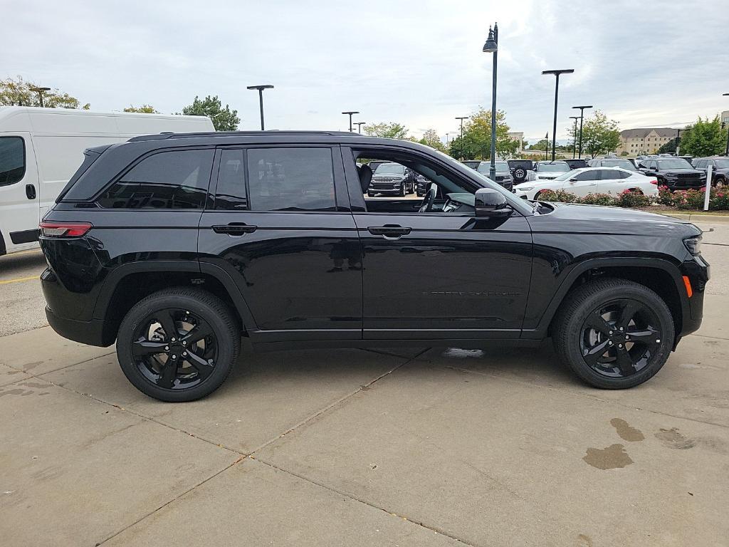 new 2025 Jeep Grand Cherokee car, priced at $43,975