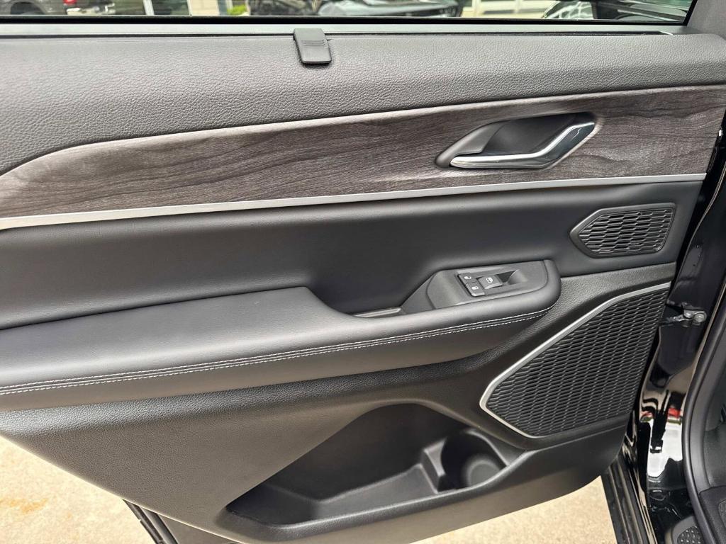 new 2025 Jeep Grand Cherokee L car, priced at $56,112