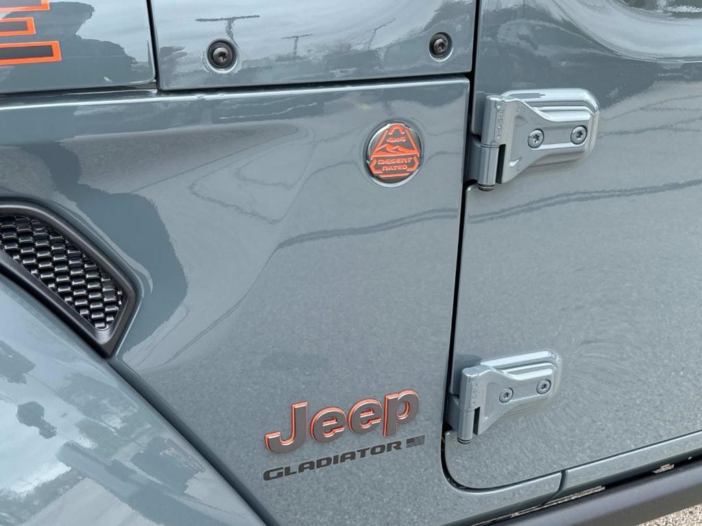 new 2025 Jeep Gladiator car, priced at $56,077