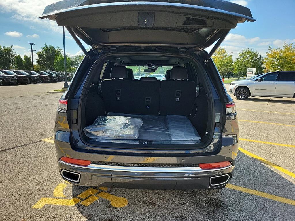 new 2025 Jeep Grand Cherokee car, priced at $56,750