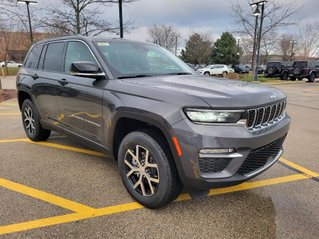 new 2025 Jeep Grand Cherokee car, priced at $43,095