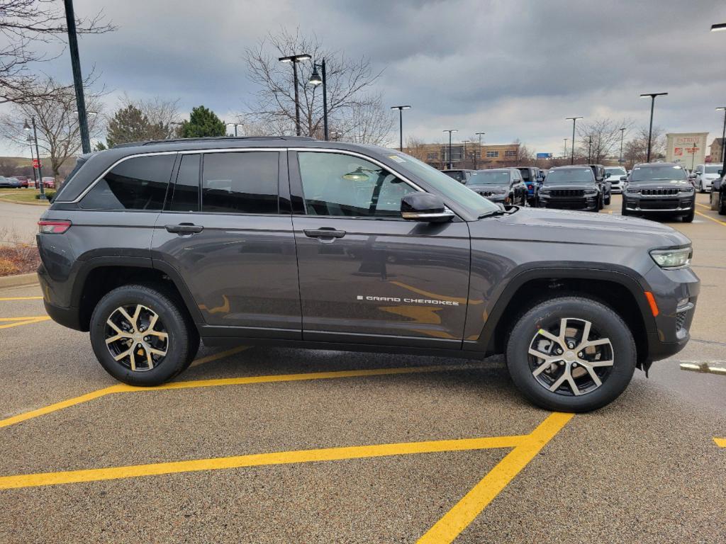 new 2025 Jeep Grand Cherokee car, priced at $43,095