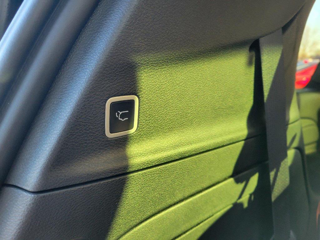 new 2025 Chrysler Pacifica Hybrid car, priced at $55,241