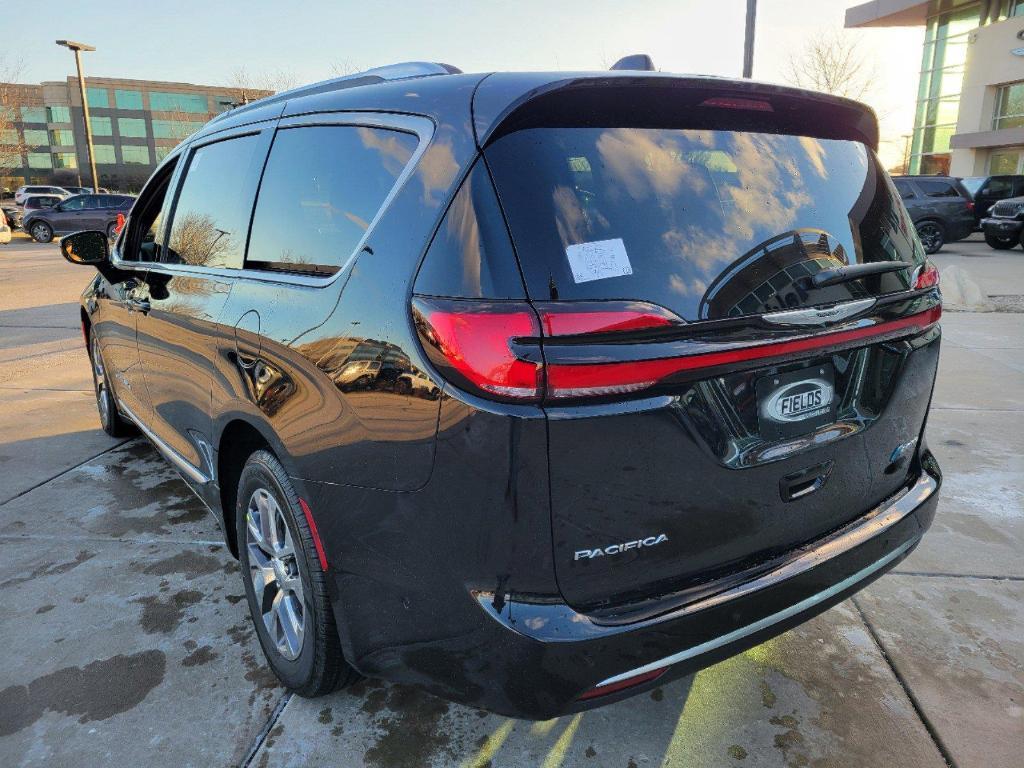 new 2025 Chrysler Pacifica Hybrid car, priced at $55,241