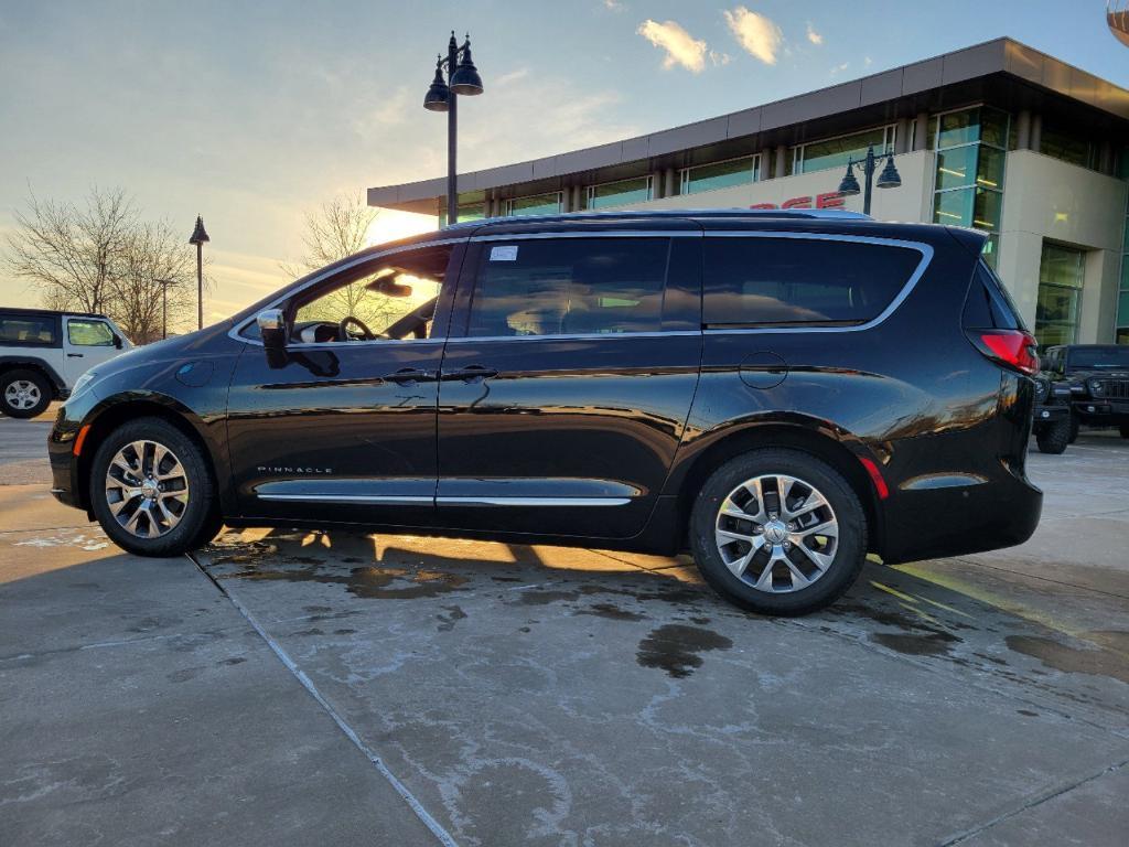 new 2025 Chrysler Pacifica Hybrid car, priced at $52,163