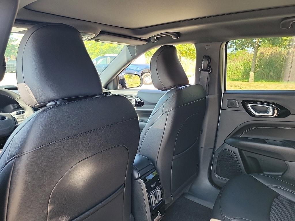 new 2024 Jeep Compass car, priced at $33,501