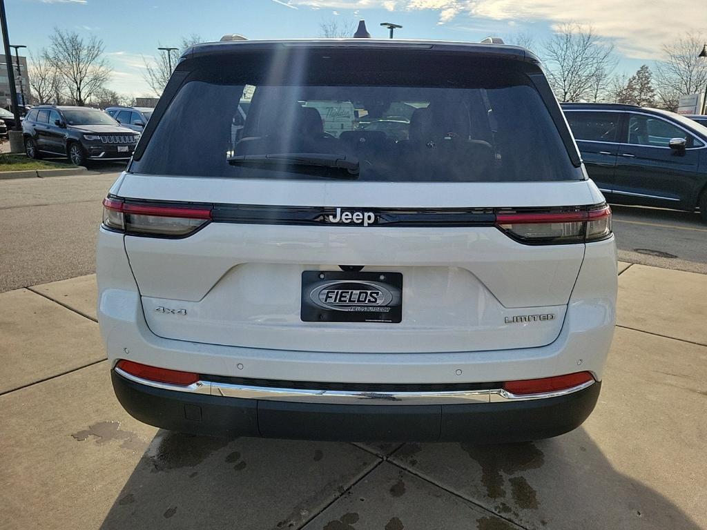 new 2025 Jeep Grand Cherokee car, priced at $42,500