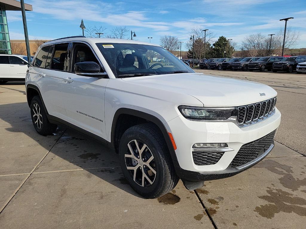 new 2025 Jeep Grand Cherokee car, priced at $42,500