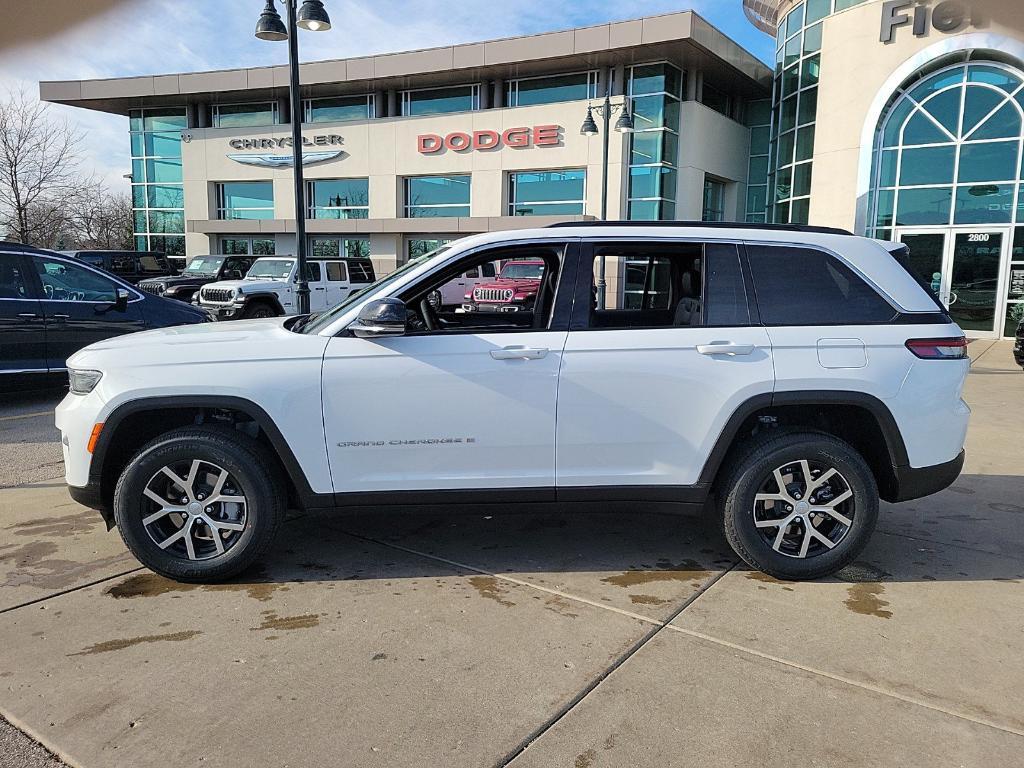 new 2025 Jeep Grand Cherokee car, priced at $42,500