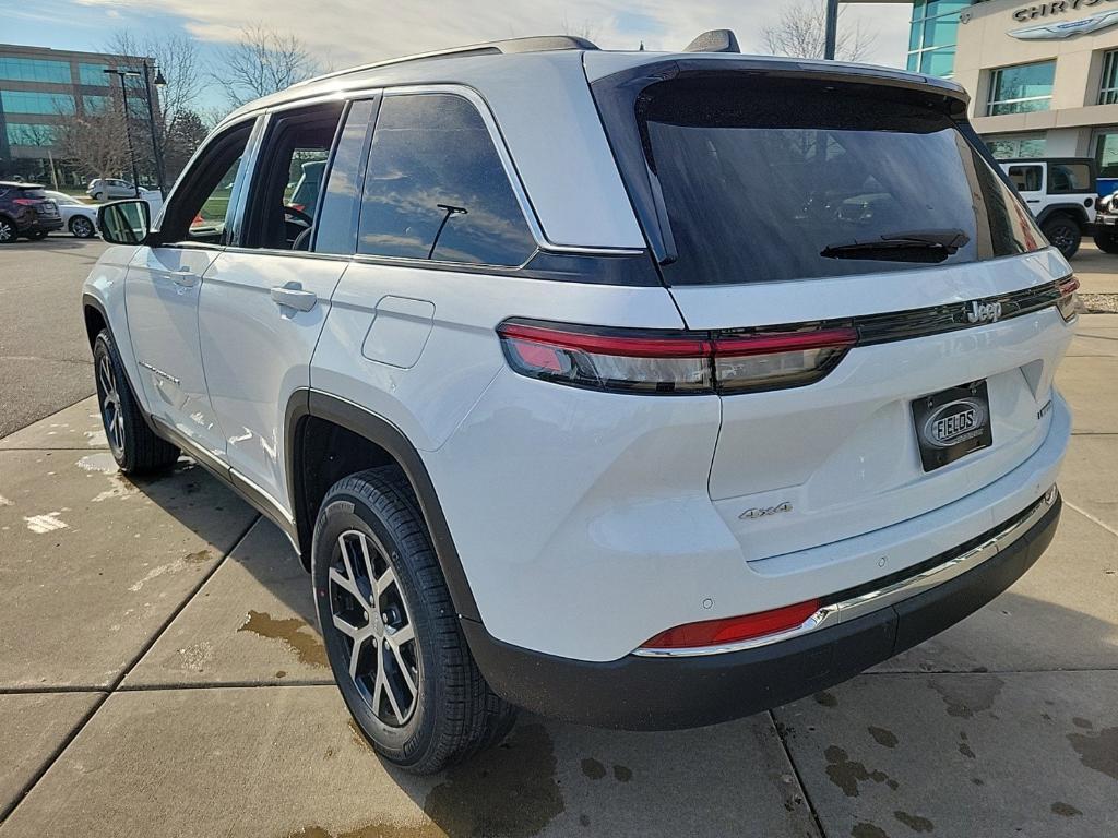 new 2025 Jeep Grand Cherokee car, priced at $42,500