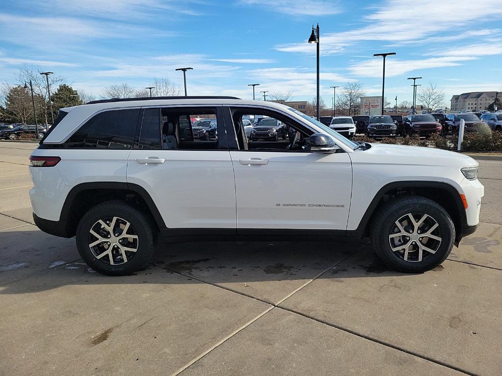 new 2025 Jeep Grand Cherokee car, priced at $42,500