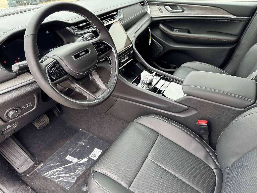 new 2025 Jeep Grand Cherokee car, priced at $59,201
