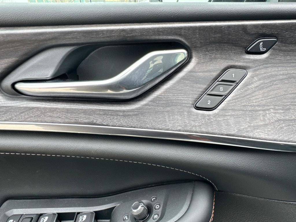 new 2025 Jeep Grand Cherokee car, priced at $59,846