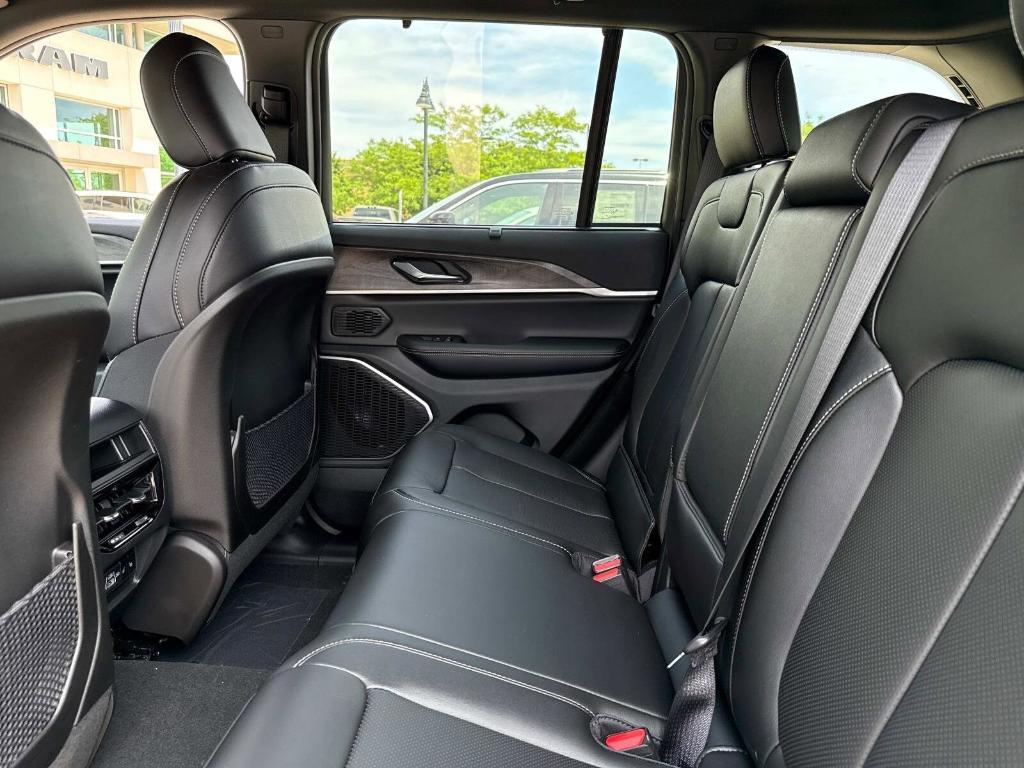 new 2025 Jeep Grand Cherokee car, priced at $52,876