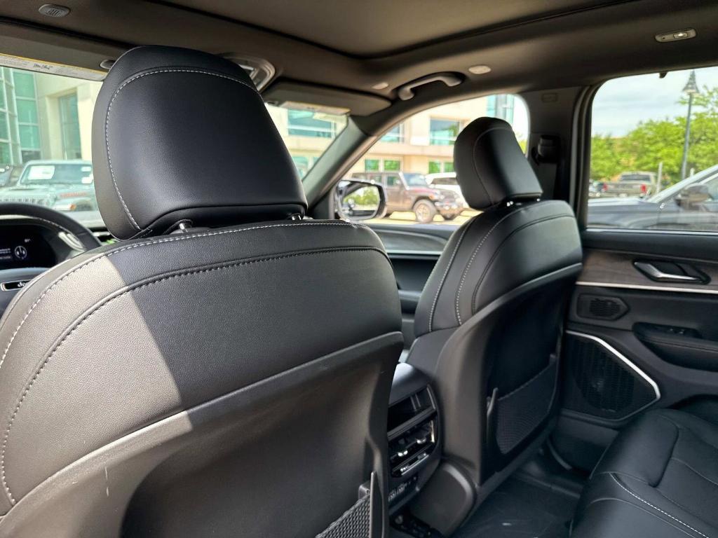 new 2025 Jeep Grand Cherokee car, priced at $52,876