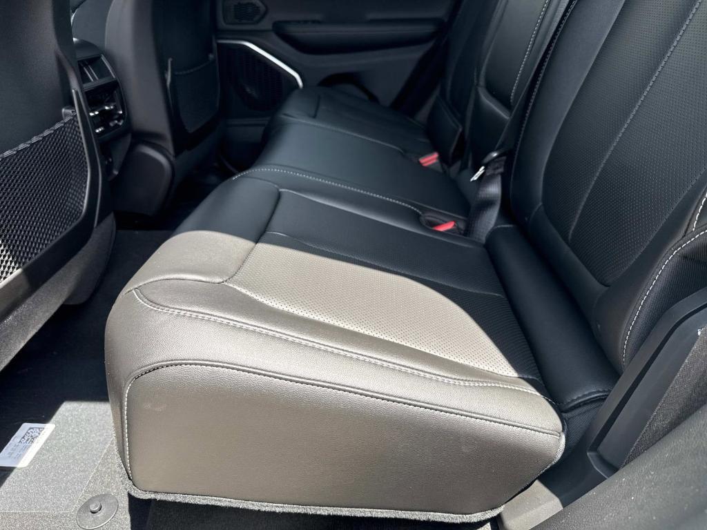 new 2025 Jeep Grand Cherokee car, priced at $51,321
