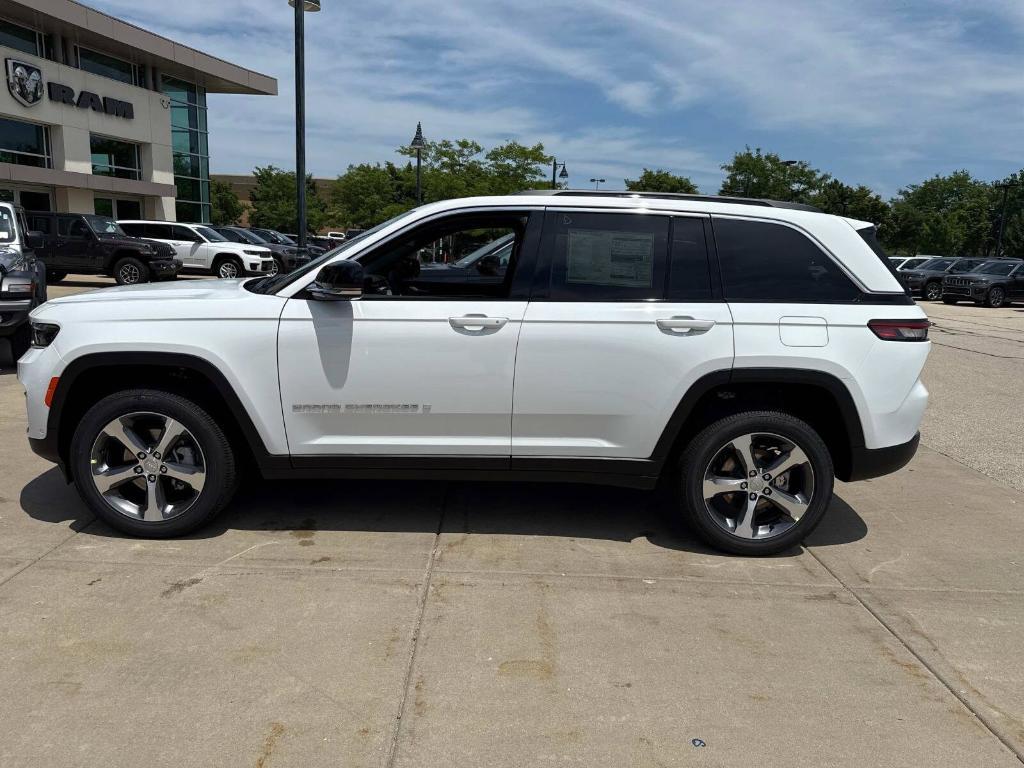 new 2025 Jeep Grand Cherokee car, priced at $52,876