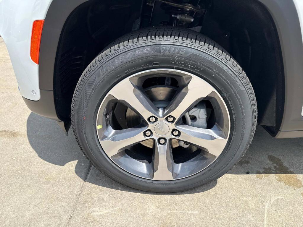 new 2025 Jeep Grand Cherokee car, priced at $51,321
