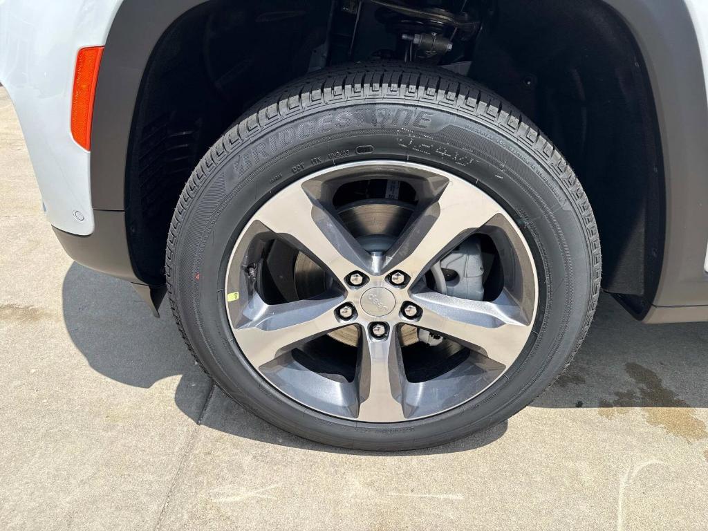 new 2025 Jeep Grand Cherokee car, priced at $52,876