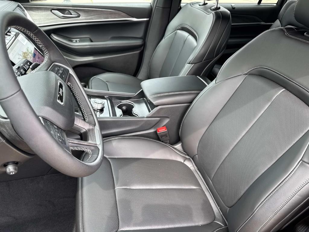 new 2025 Jeep Grand Cherokee L car, priced at $54,587