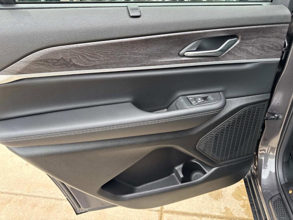 new 2025 Jeep Grand Cherokee L car, priced at $53,587