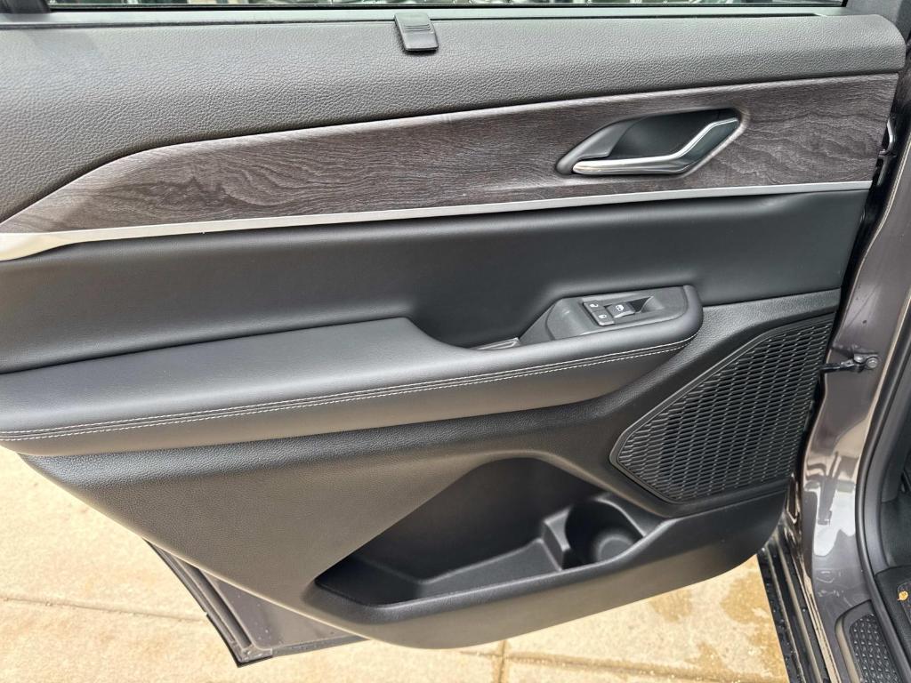 new 2025 Jeep Grand Cherokee L car, priced at $54,587
