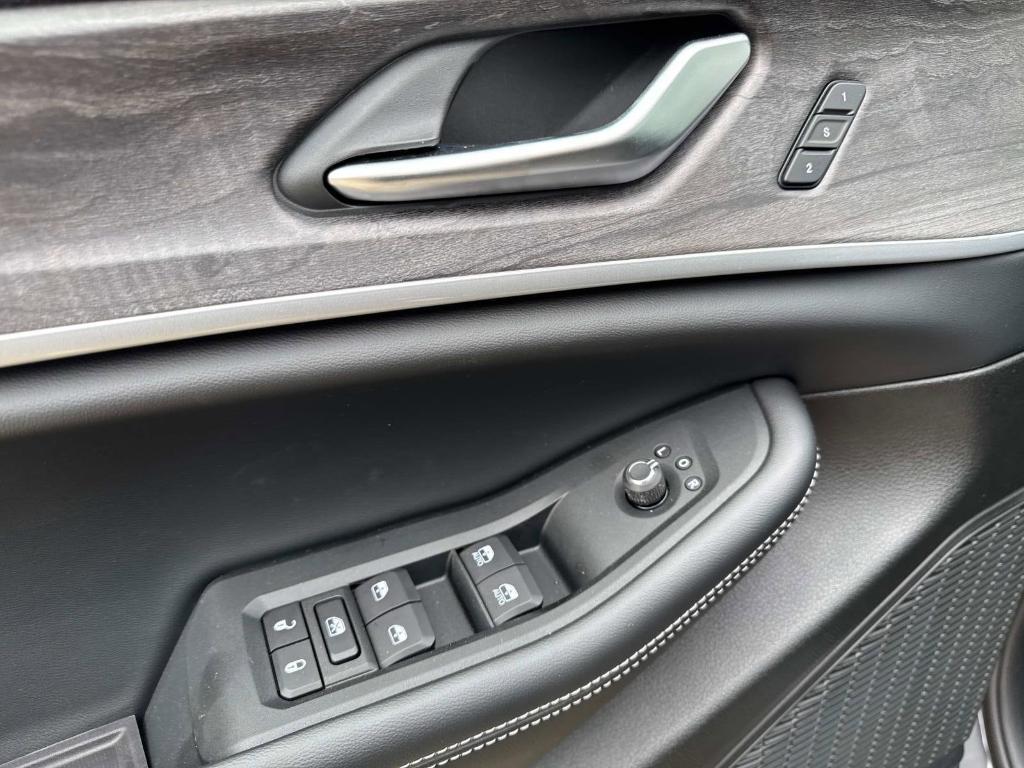new 2025 Jeep Grand Cherokee L car, priced at $53,587