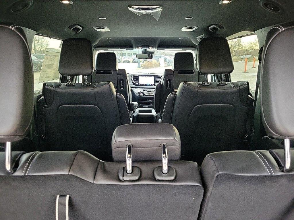 new 2025 Chrysler Pacifica Hybrid car, priced at $53,501
