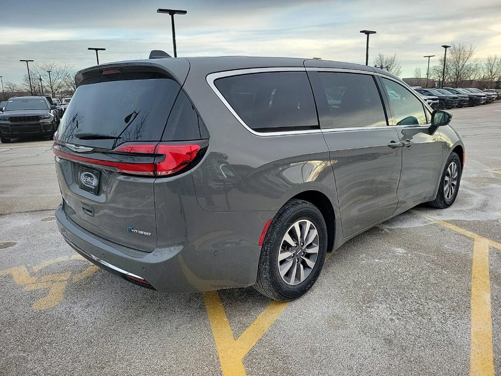 new 2025 Chrysler Pacifica Hybrid car, priced at $49,614