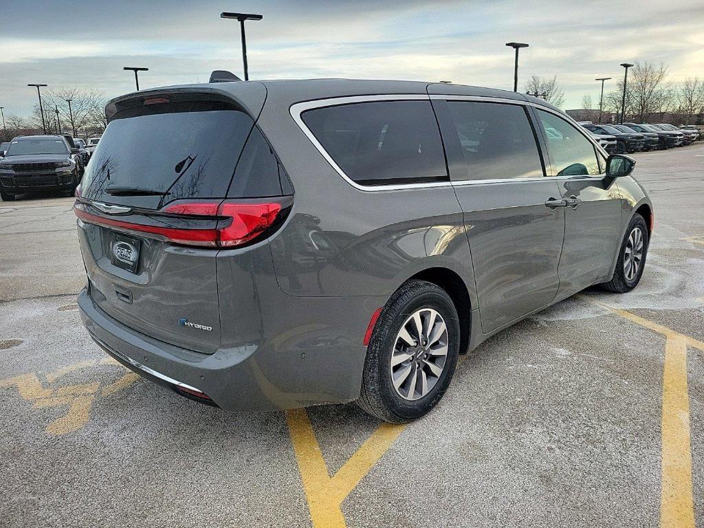 new 2025 Chrysler Pacifica Hybrid car, priced at $53,501