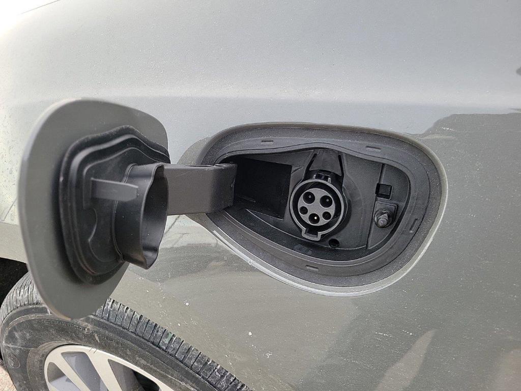 new 2025 Chrysler Pacifica Hybrid car, priced at $53,501