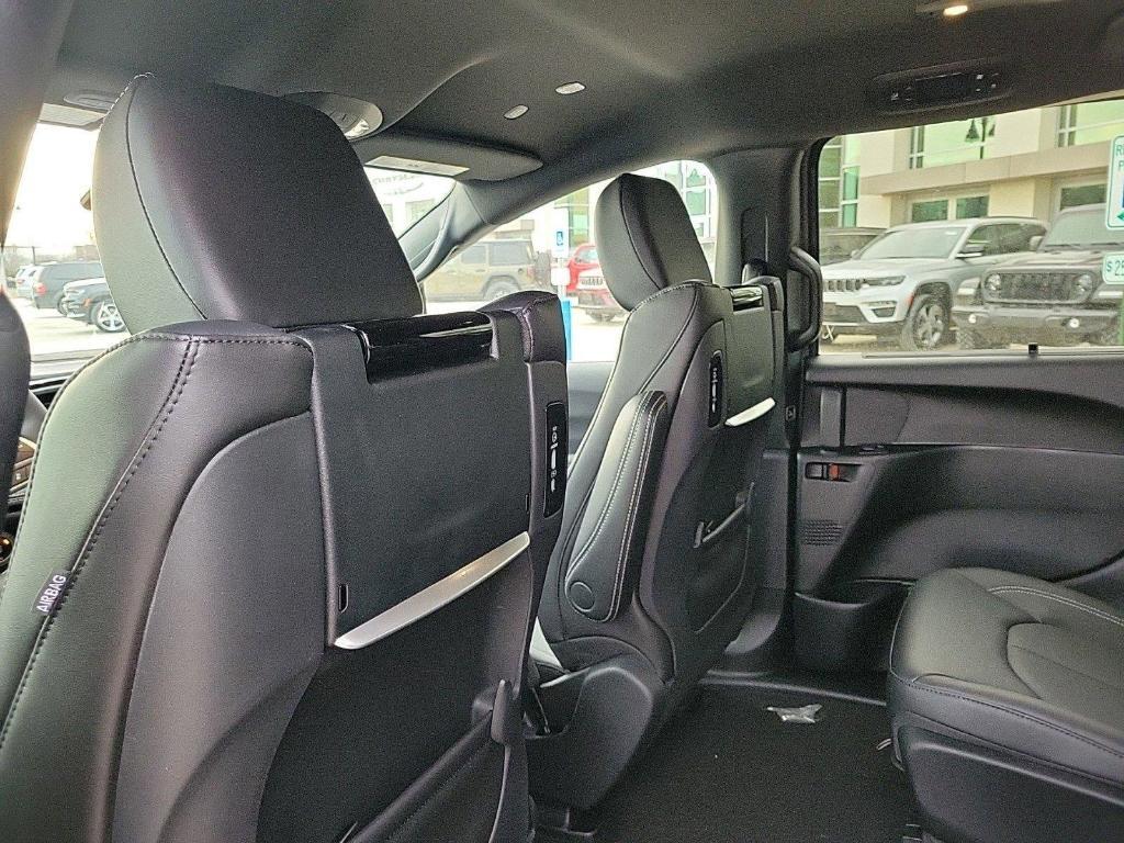 new 2025 Chrysler Pacifica Hybrid car, priced at $53,501