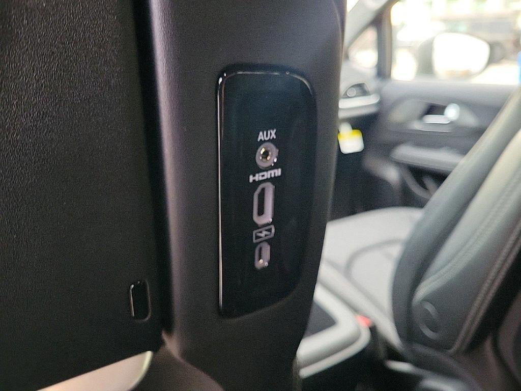 new 2025 Chrysler Pacifica Hybrid car, priced at $53,501