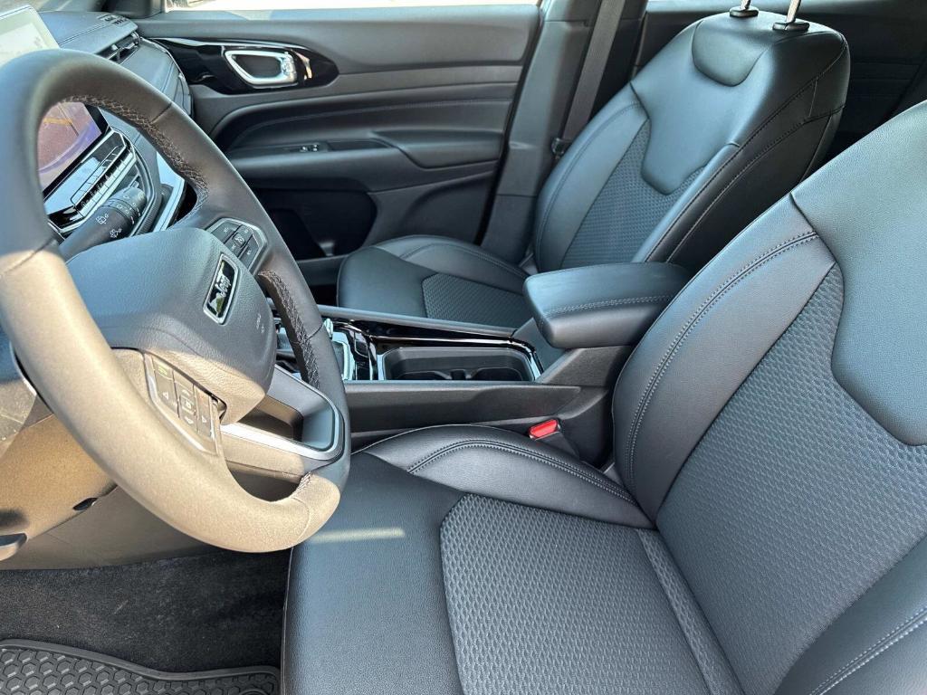 new 2025 Jeep Compass car, priced at $33,633