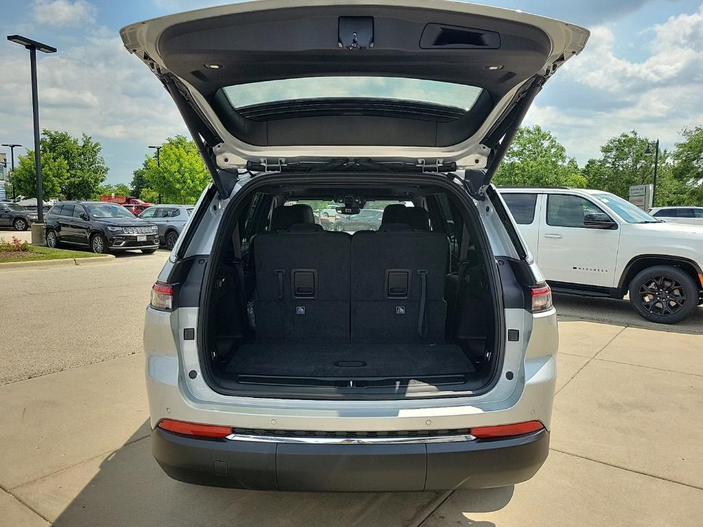 new 2024 Jeep Grand Cherokee L car, priced at $39,020