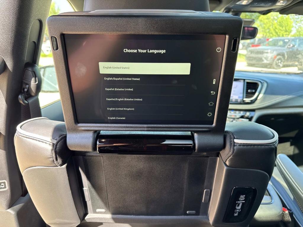 new 2025 Chrysler Pacifica car, priced at $56,069