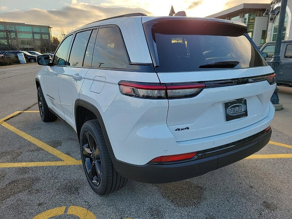 new 2025 Jeep Grand Cherokee car, priced at $43,380