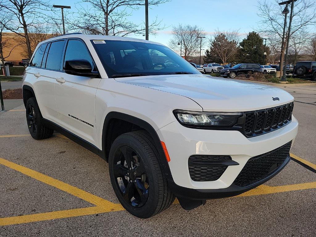 new 2025 Jeep Grand Cherokee car, priced at $43,380