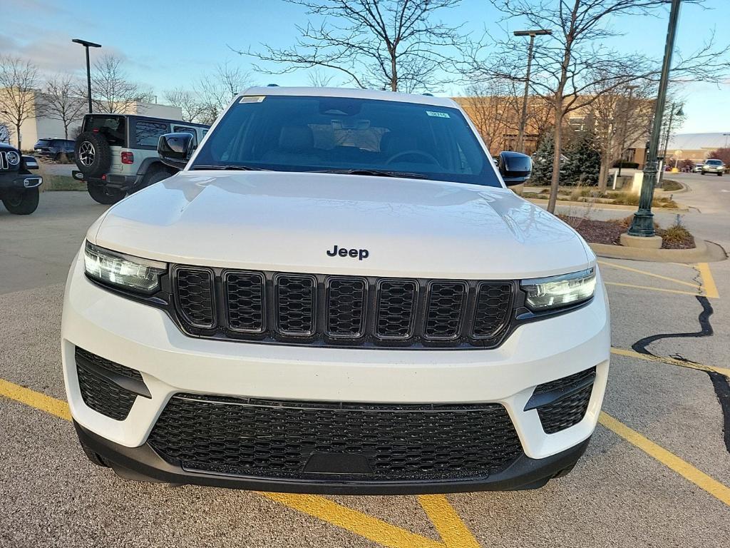 new 2025 Jeep Grand Cherokee car, priced at $43,380