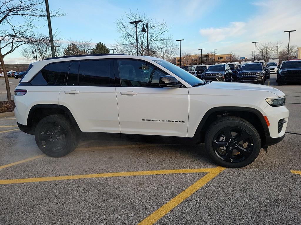 new 2025 Jeep Grand Cherokee car, priced at $43,380