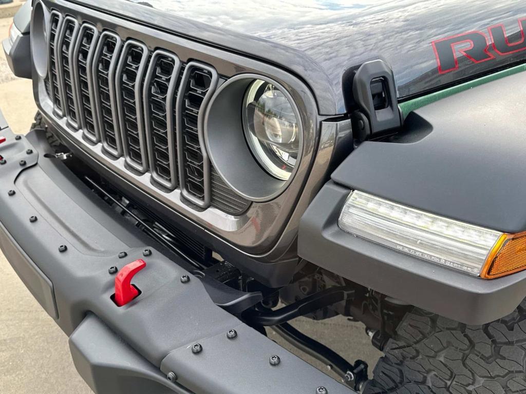 new 2025 Jeep Wrangler car, priced at $67,923