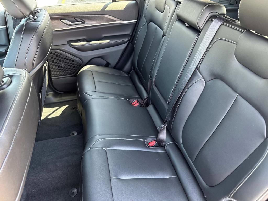 new 2025 Jeep Grand Cherokee car, priced at $50,666