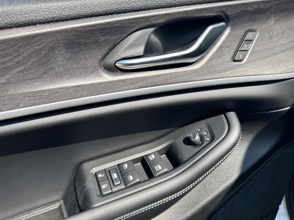 new 2025 Jeep Grand Cherokee L car, priced at $52,199