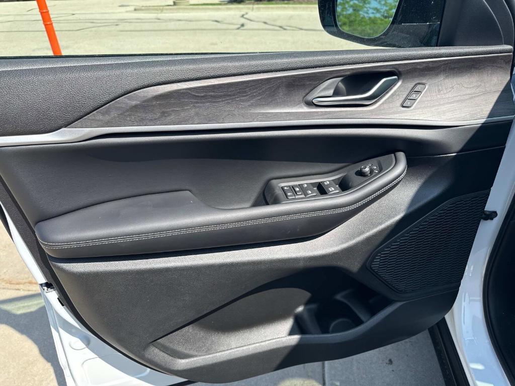 new 2025 Jeep Grand Cherokee L car, priced at $53,742