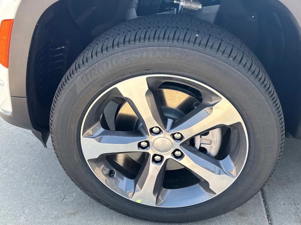 new 2025 Jeep Grand Cherokee L car, priced at $52,199